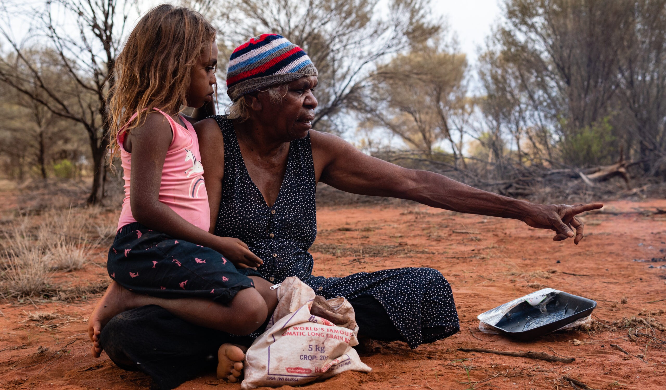 An Aboriginal woman and child are pictured in Yuendumu, NT. Credit: Di Vincenzo / Shutterstock.com