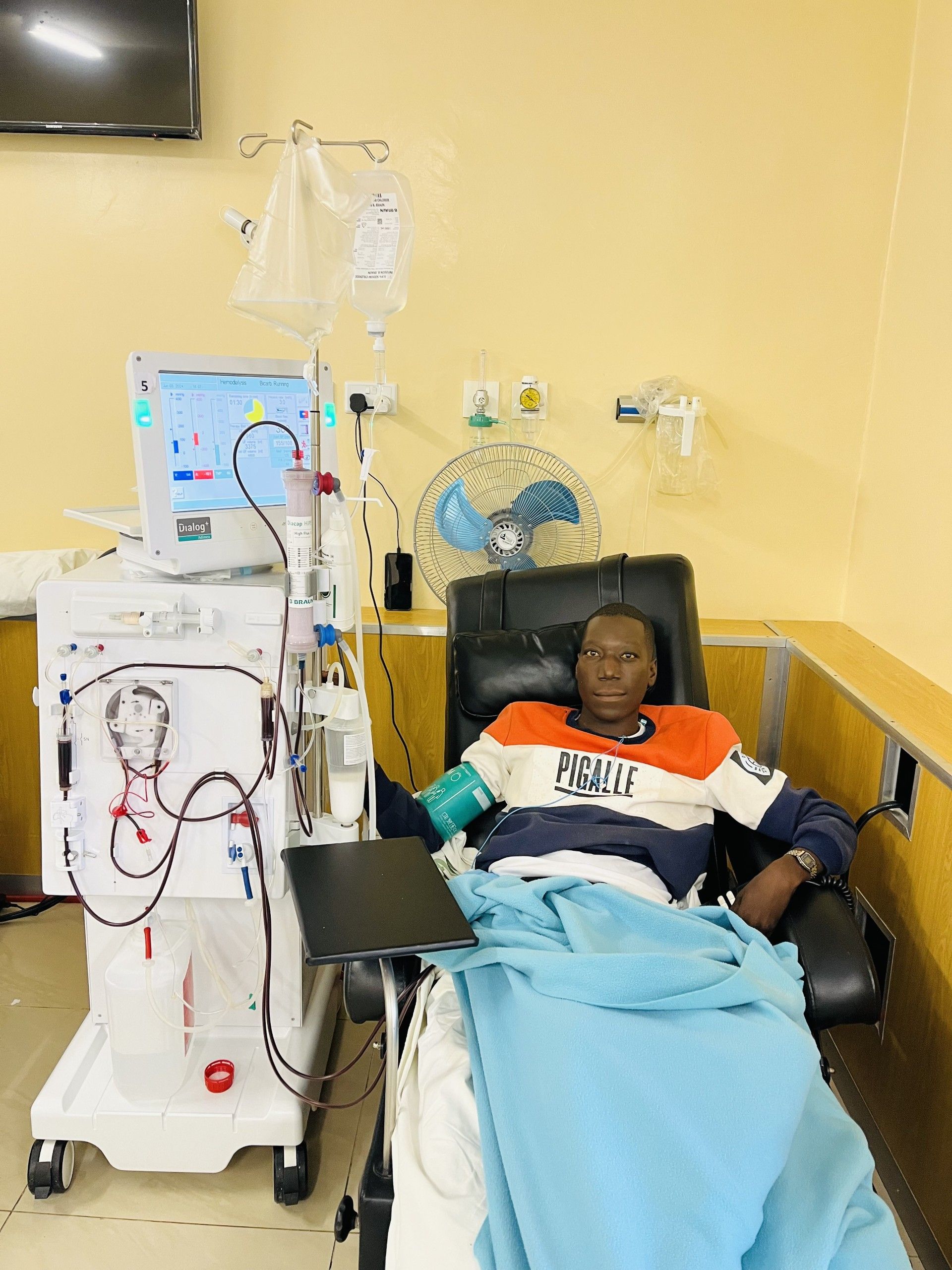 Oswald Tanaka Mankanya, a kidney dialysis patient, had to travel more than 180km to get treatment in Zimbabwe. Credit: supplied.